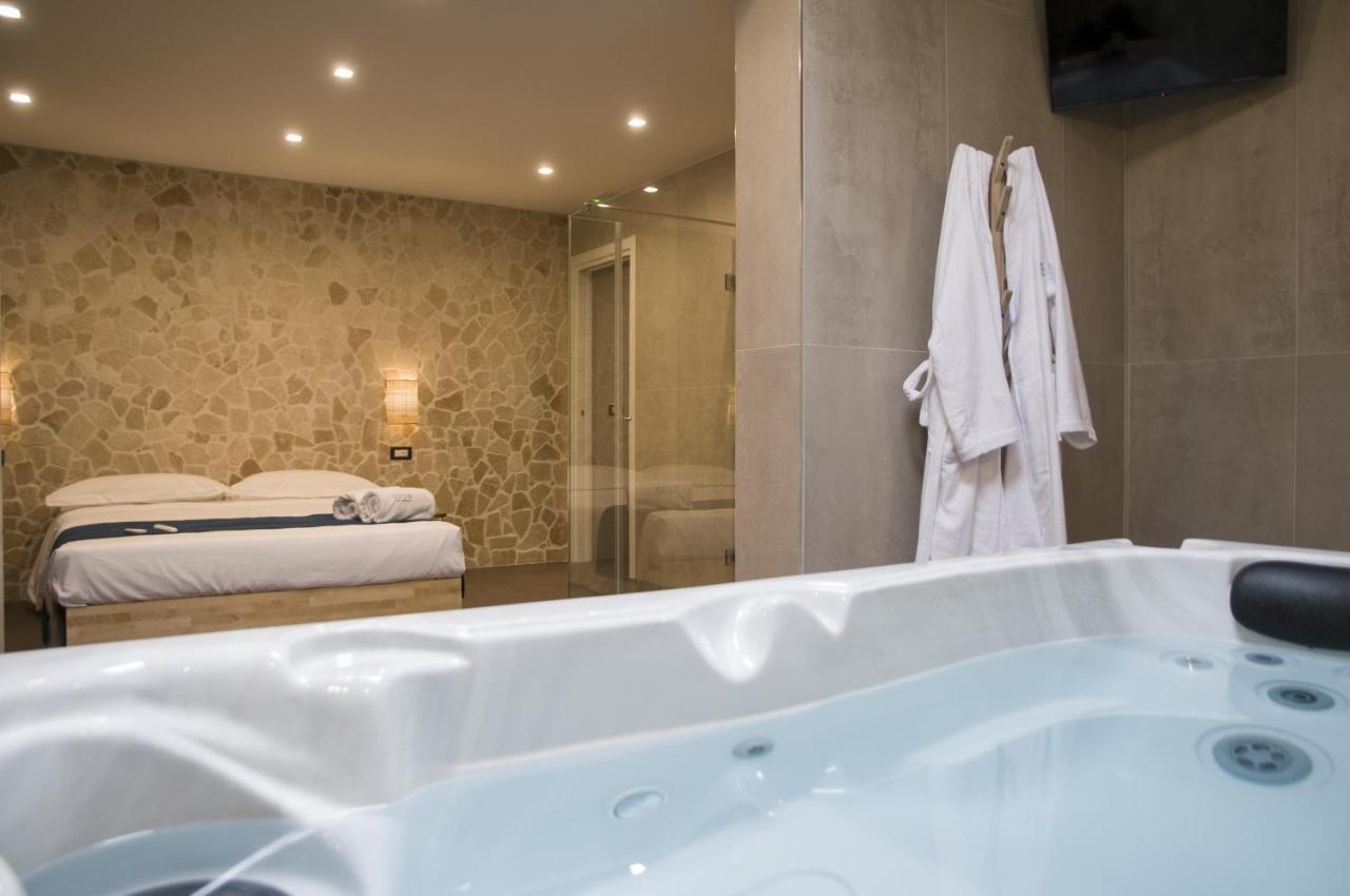 Suite 18 Luxury Apartments Bari Kültér fotó