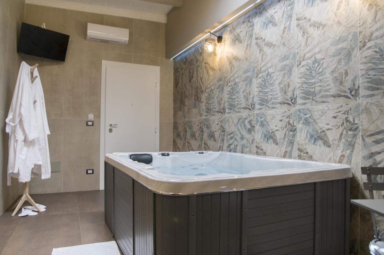 Suite 18 Luxury Apartments Bari Kültér fotó