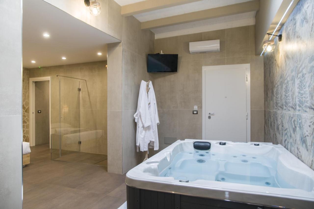 Suite 18 Luxury Apartments Bari Kültér fotó
