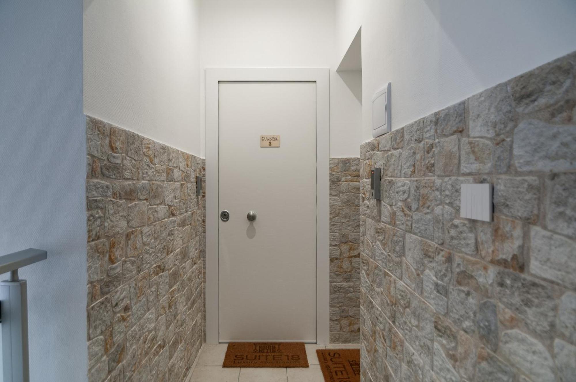 Suite 18 Luxury Apartments Bari Kültér fotó
