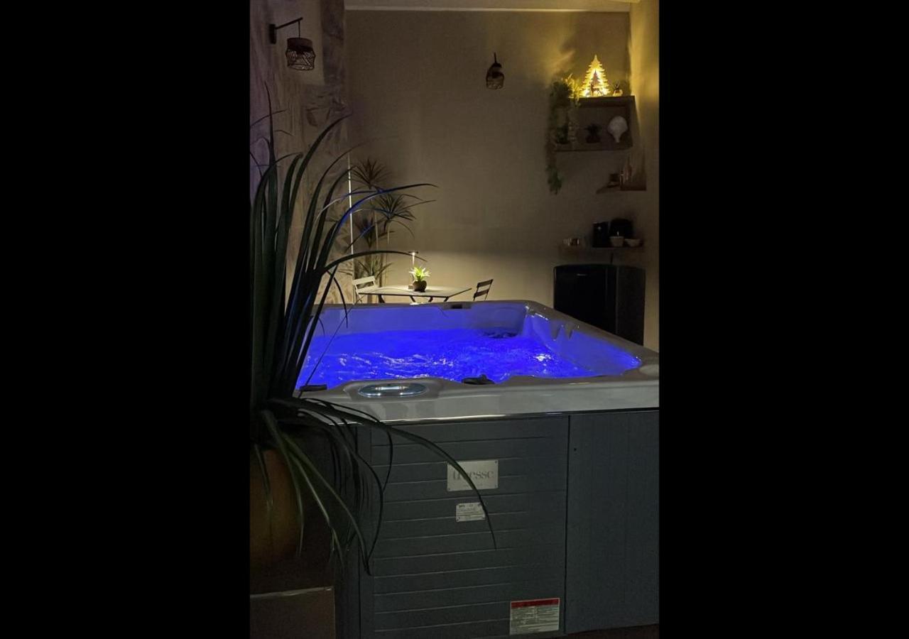 Suite 18 Luxury Apartments Bari Kültér fotó